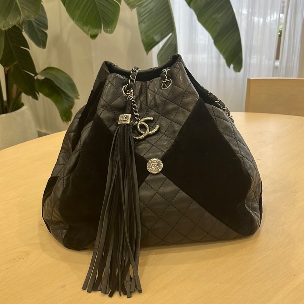 Chanel cruise bucket bag (lamb skin and suede)